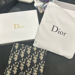 Dior Wallet
Beige and Black Dior Oblique Jacquard
